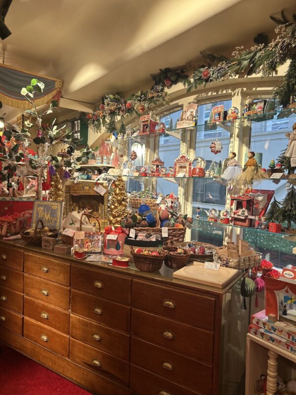 Benjamin Pollock’s Toyshop